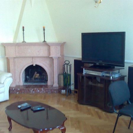 Pecherskie Lipki Hotel Киев Екстериор снимка
