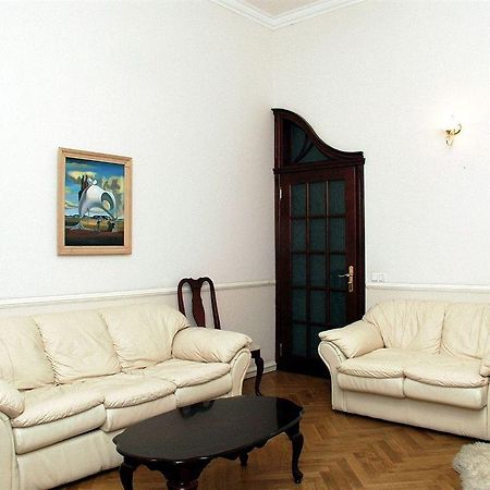 Pecherskie Lipki Hotel Киев Екстериор снимка