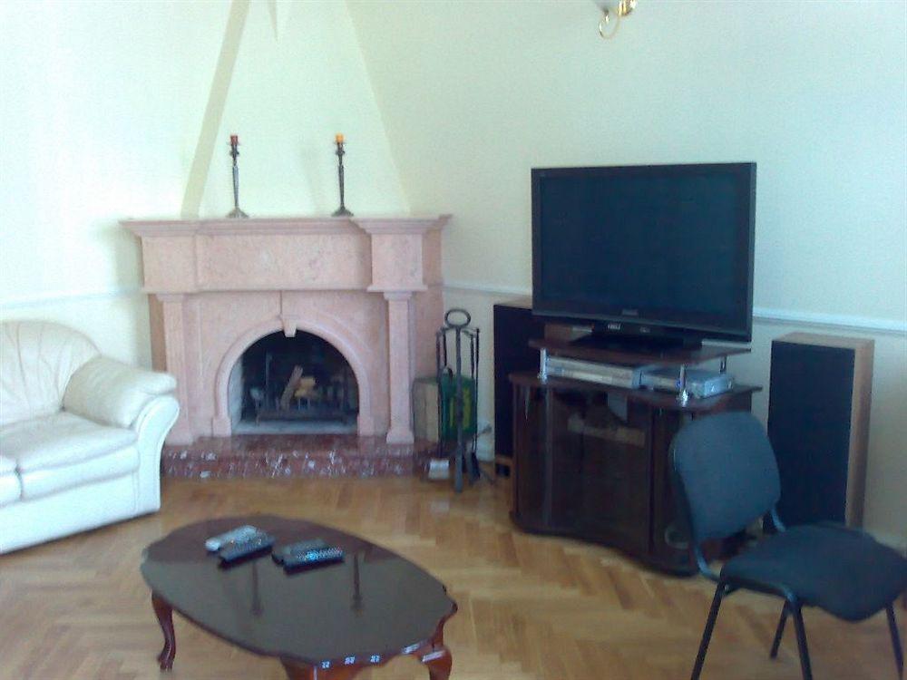 Pecherskie Lipki Hotel Киев Екстериор снимка