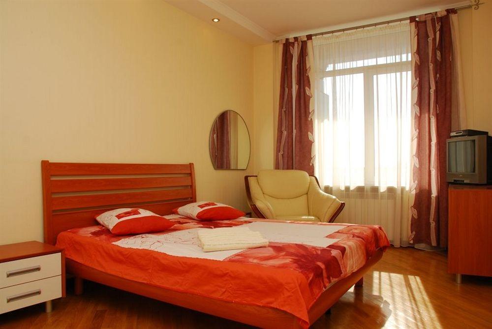Pecherskie Lipki Hotel Киев Екстериор снимка