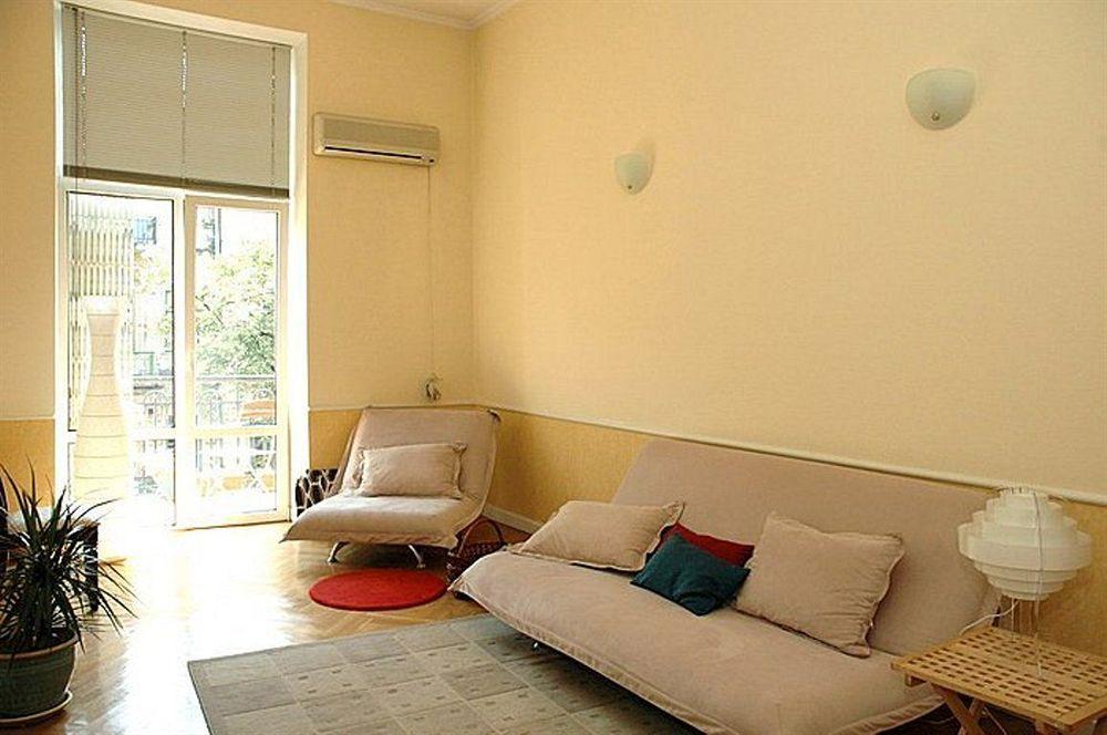 Pecherskie Lipki Hotel Киев Екстериор снимка