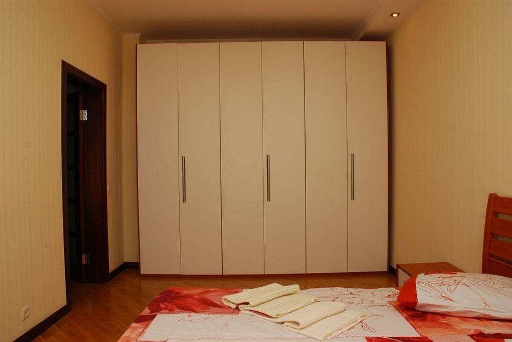 Pecherskie Lipki Hotel Киев Екстериор снимка