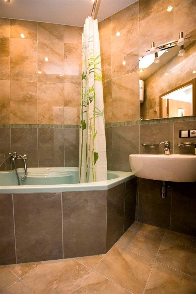 Pecherskie Lipki Hotel Киев Екстериор снимка