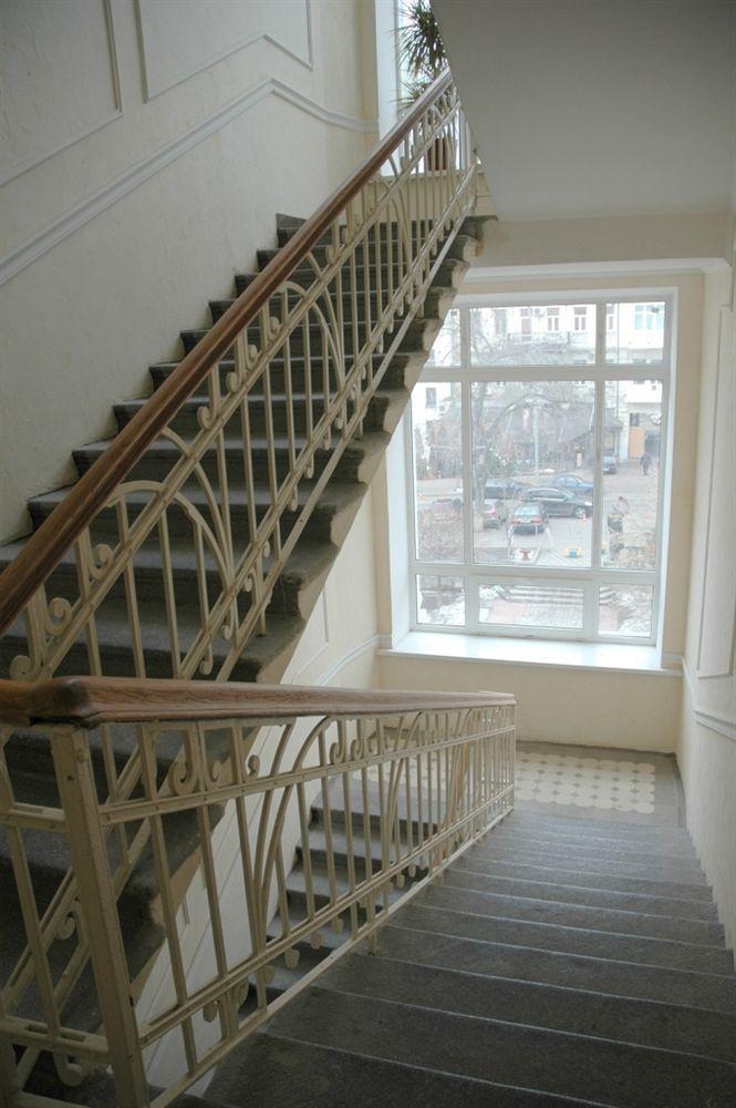 Pecherskie Lipki Hotel Киев Екстериор снимка