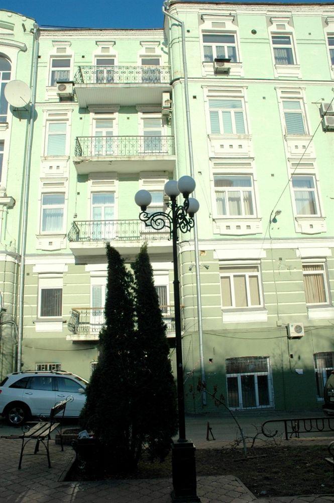 Pecherskie Lipki Hotel Киев Екстериор снимка