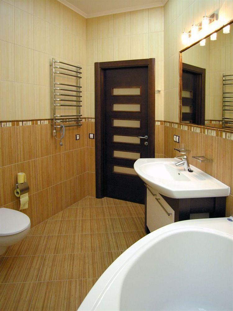 Pecherskie Lipki Hotel Киев Екстериор снимка