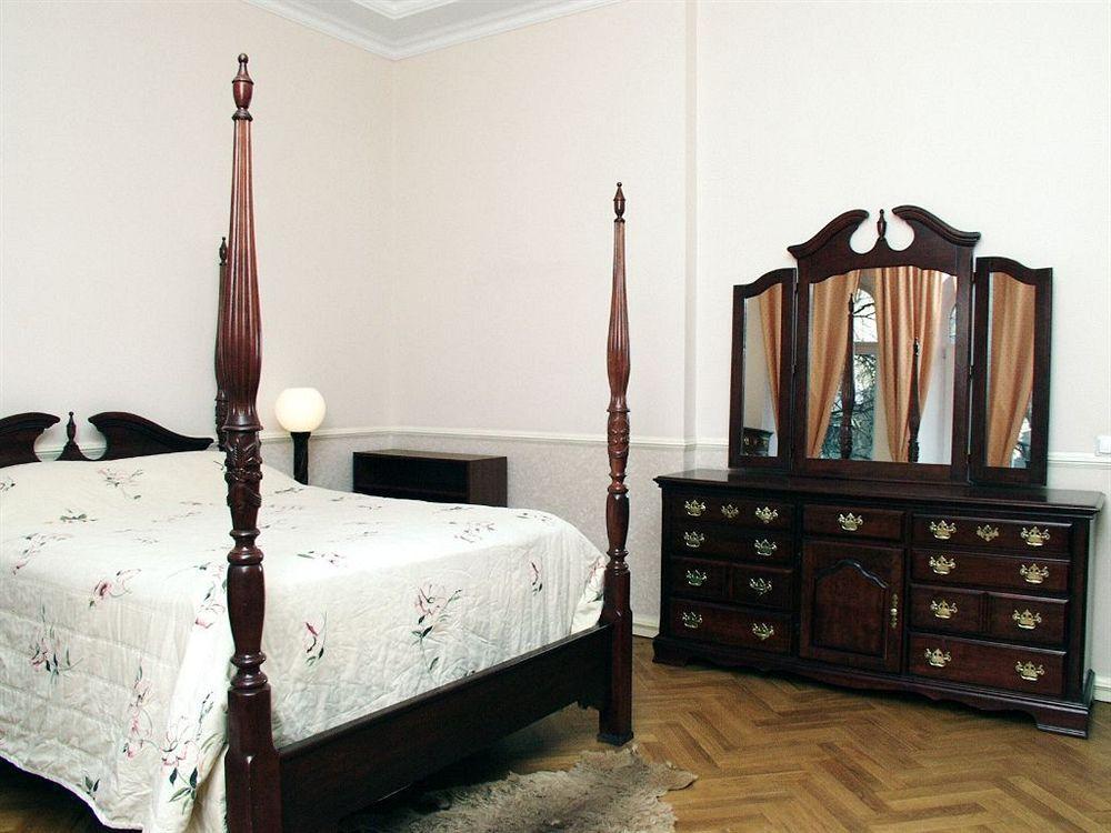Pecherskie Lipki Hotel Киев Екстериор снимка
